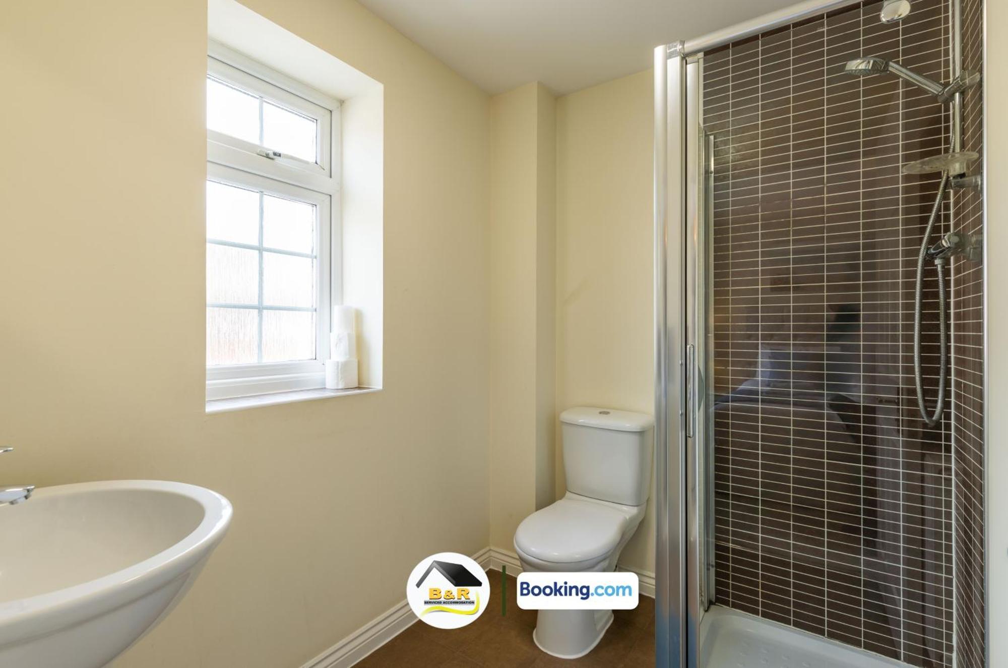 3 Bedroom House By B And R Serviced Accommodation Amesbury With Super Fast Wi-Fi 145Mbps Exteriér fotografie